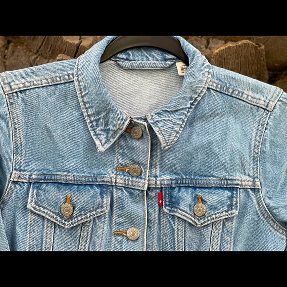 Levi’s Premium Original Trucker Jacket: ALL MINE MEDIUM WASH - Picture 2 of 7